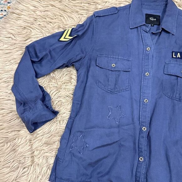 Rails Ka­to Mil­i­tary Shirt worn by Deb­bie Gal­lagher (Em­ma Ken­ney) in Shame - Picture 3 of 10